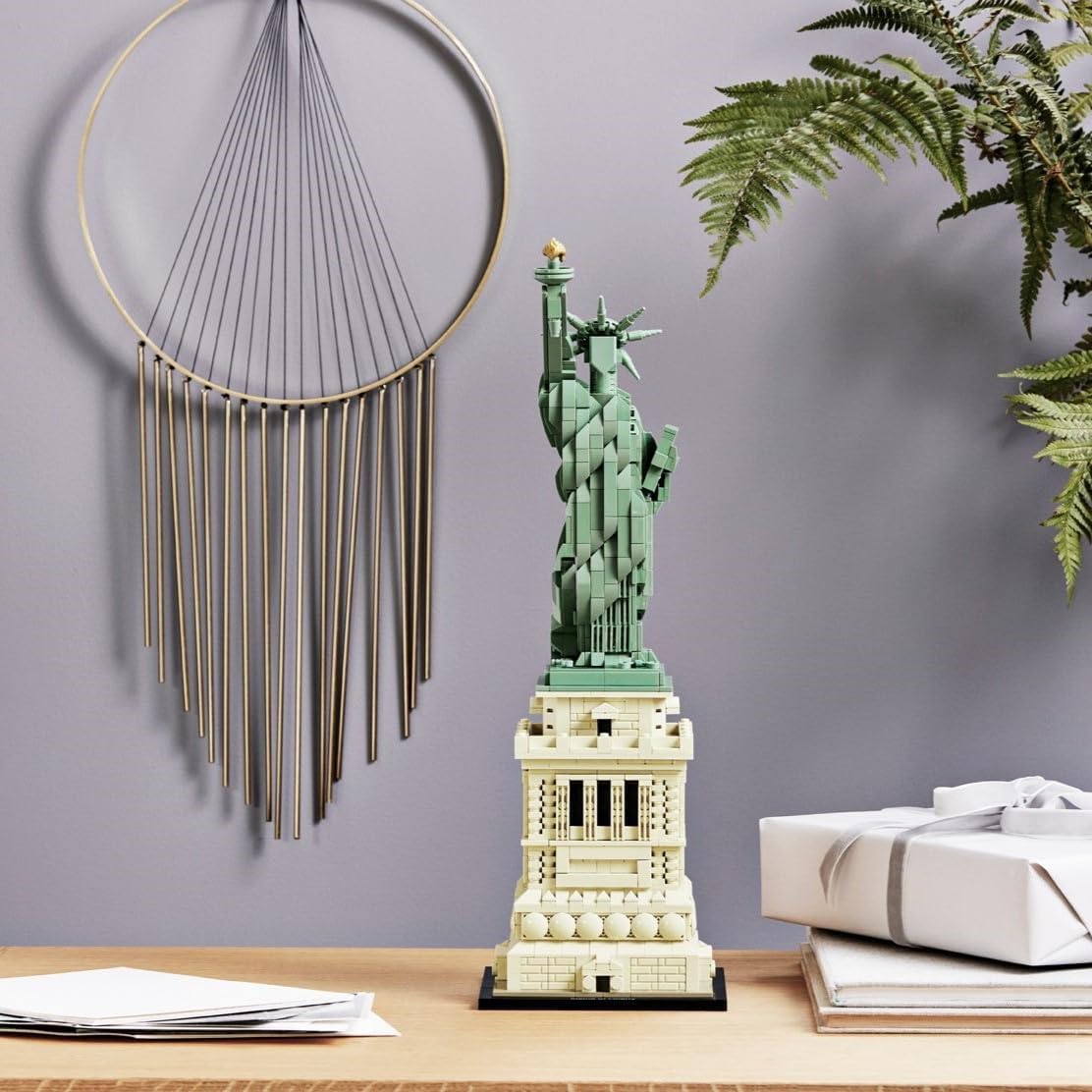 Architecture Statue of Liberty 21042 Model Building Set - Collectible New York City Souvenir, Creative Home Décor or Office Centerpiece, Great Gift Idea for Adults and Teens