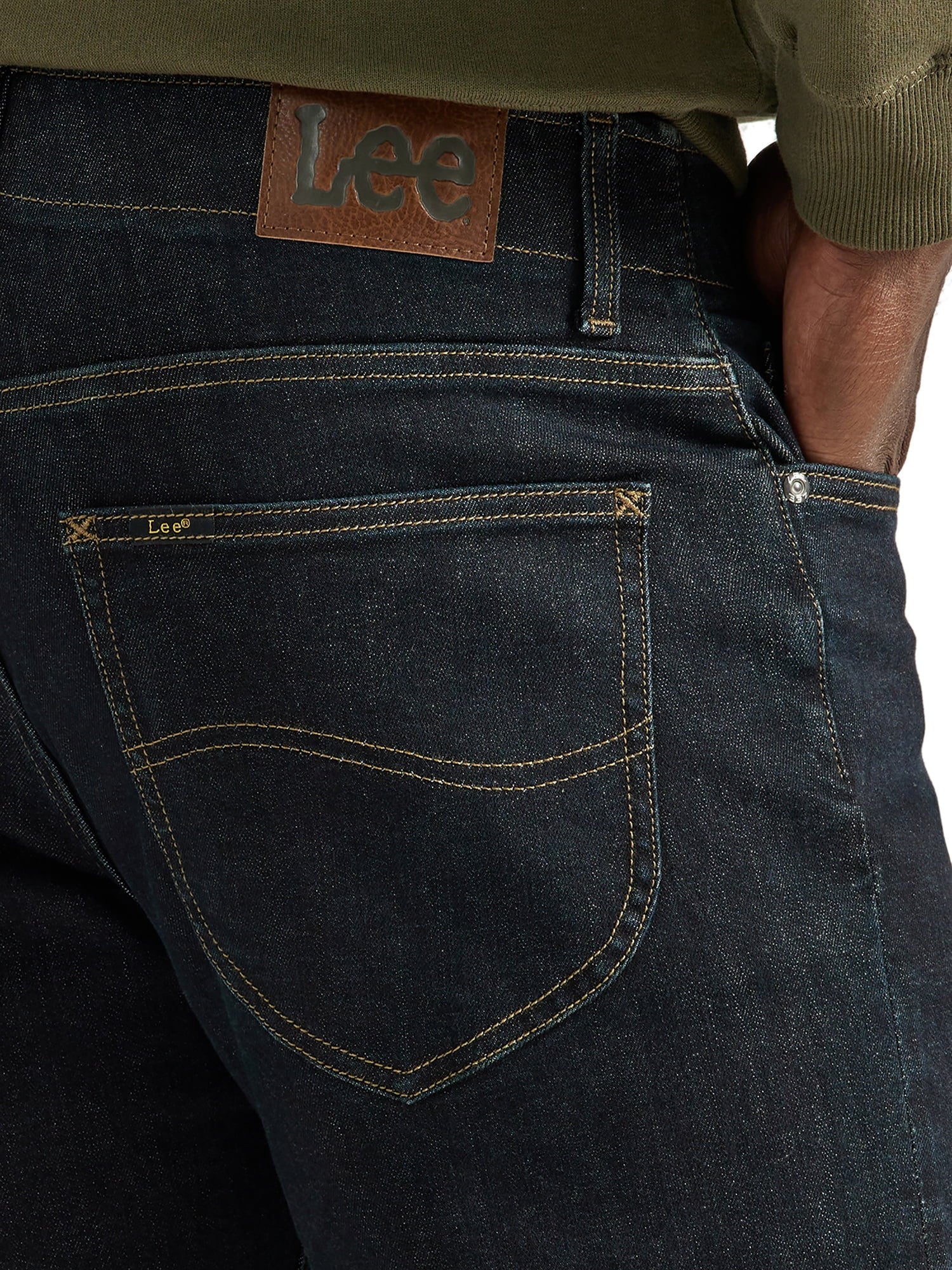 Men’S and Big Men’S Extreme Motion Straight Fit Tapered Leg Jeans